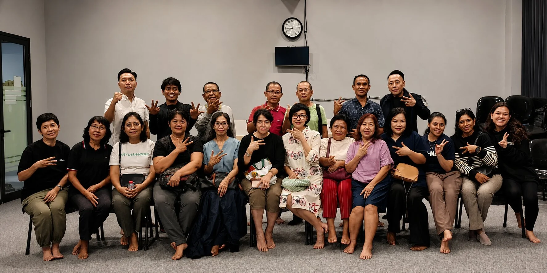 Foto bersama Home di Sutos
