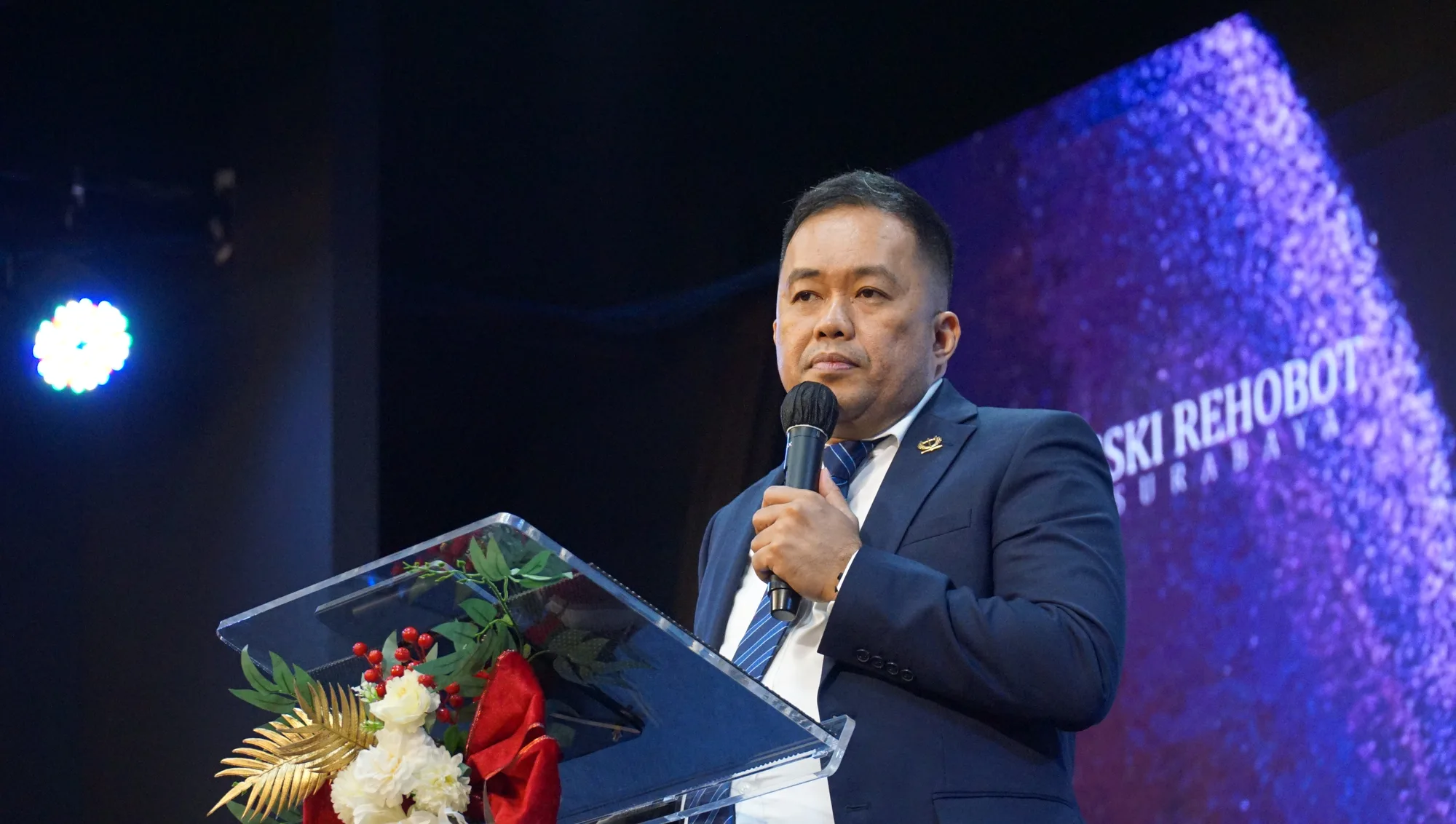 Pdt. Eddy Simanjuntak di mimbar